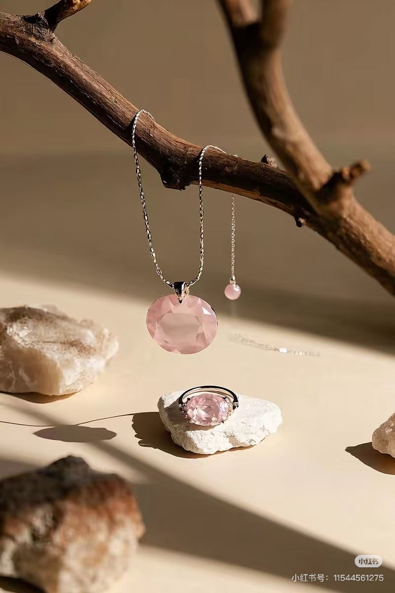 🌸 The Meaning and Healing Power of Rose Quartz Jewelry